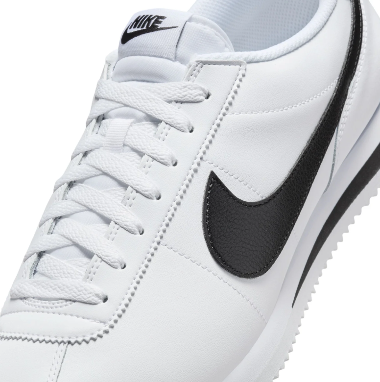 Nike Low-Top Sneakers - White & Black