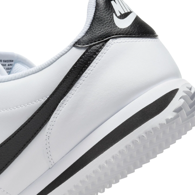 Nike Low-Top Sneakers - White & Black