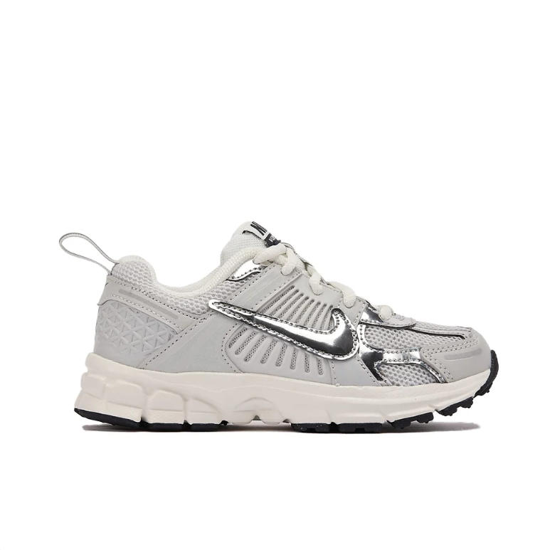 Nike Sneakers - Light Grey & Metallic Silver