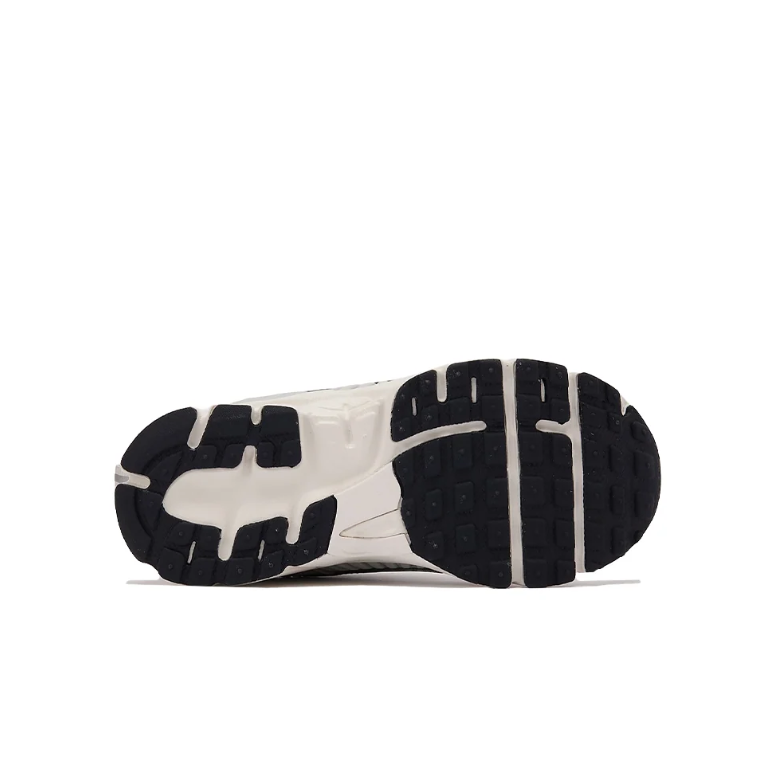 Nike Sneakers - Light Grey & Metallic Silver