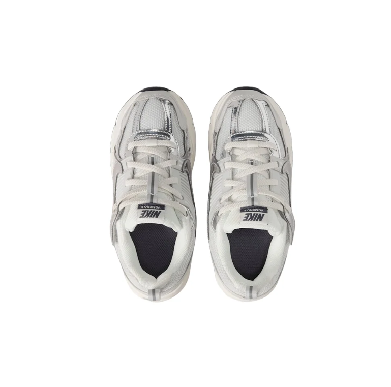 Nike Sneakers - Light Grey & Metallic Silver