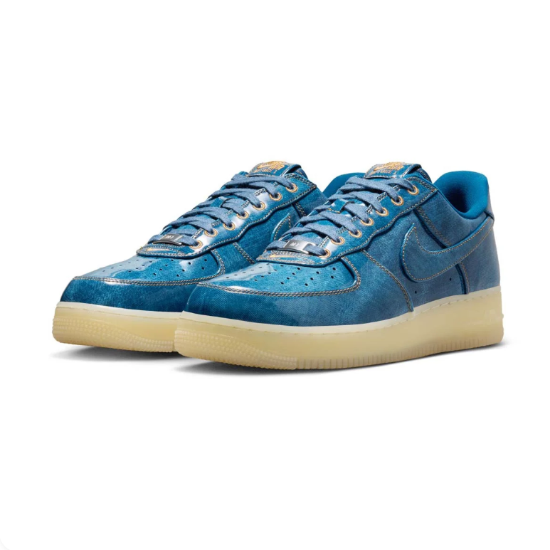Nike Low-Top Sneakers - Washed Blue with Cream Sole
